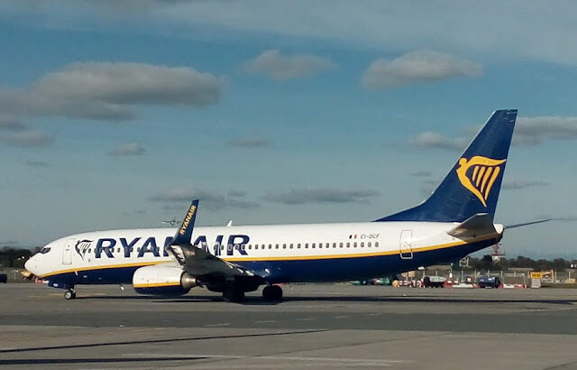 Ryanair UK adds tenth B737NG to AOC