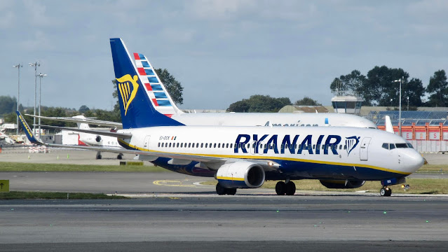 Former Ryanair B737NG EI-EVX re-joins fleet
