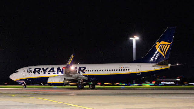 Ryanair Rebrands EI-DCL B737NG
