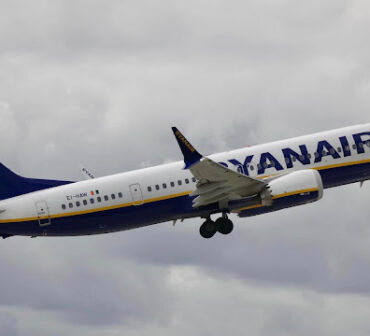 EI-HAW Boeing 737-8200 Ryanair 1 April 2023