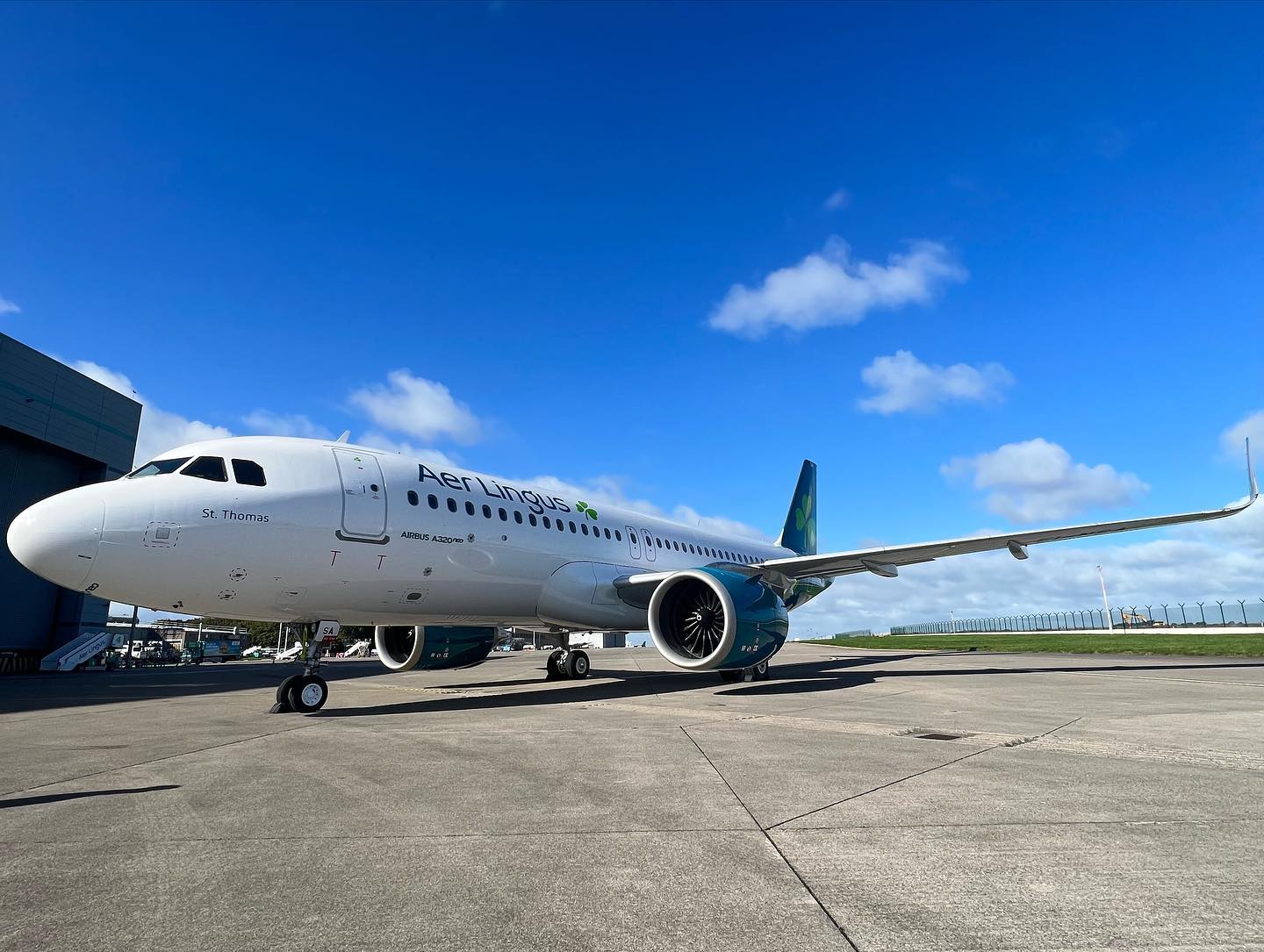 IAG delivers Aer Lingus two new Airbus A320neo aircraft - IrishAero ...