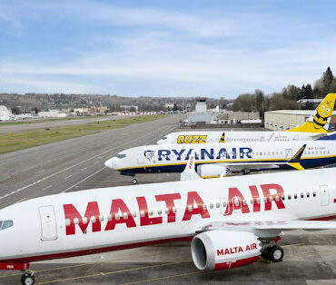 ryanair_group_-_new_boeing_737_8-200 (2)