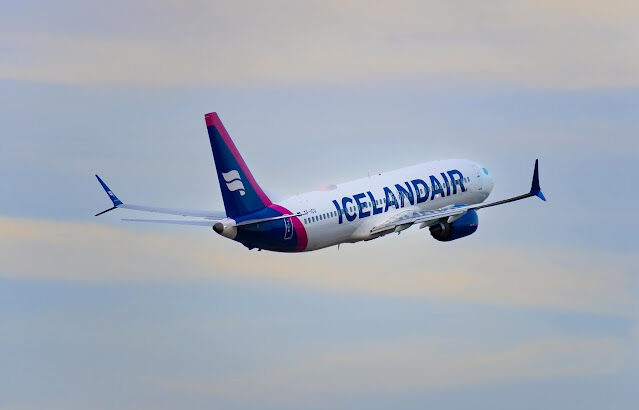 Icelandair Boeing 737MAX8