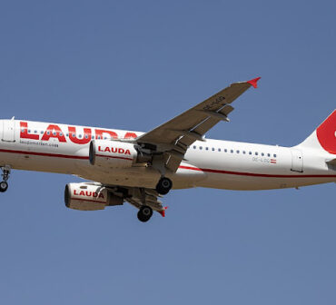 OE-LOQ_Airbus_A320-200_Laudamotion_PMI_2019-07-02_(16a)